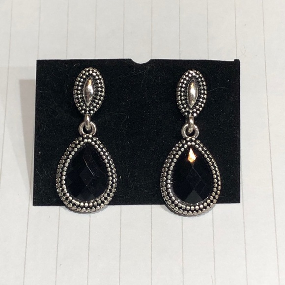 🆕Gorgeous black & silver earrings NWT - Picture 8 of 16